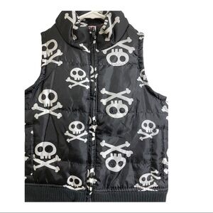 Super cute pirate skull and crossbones puffer vest from Disney. L 2T-3T